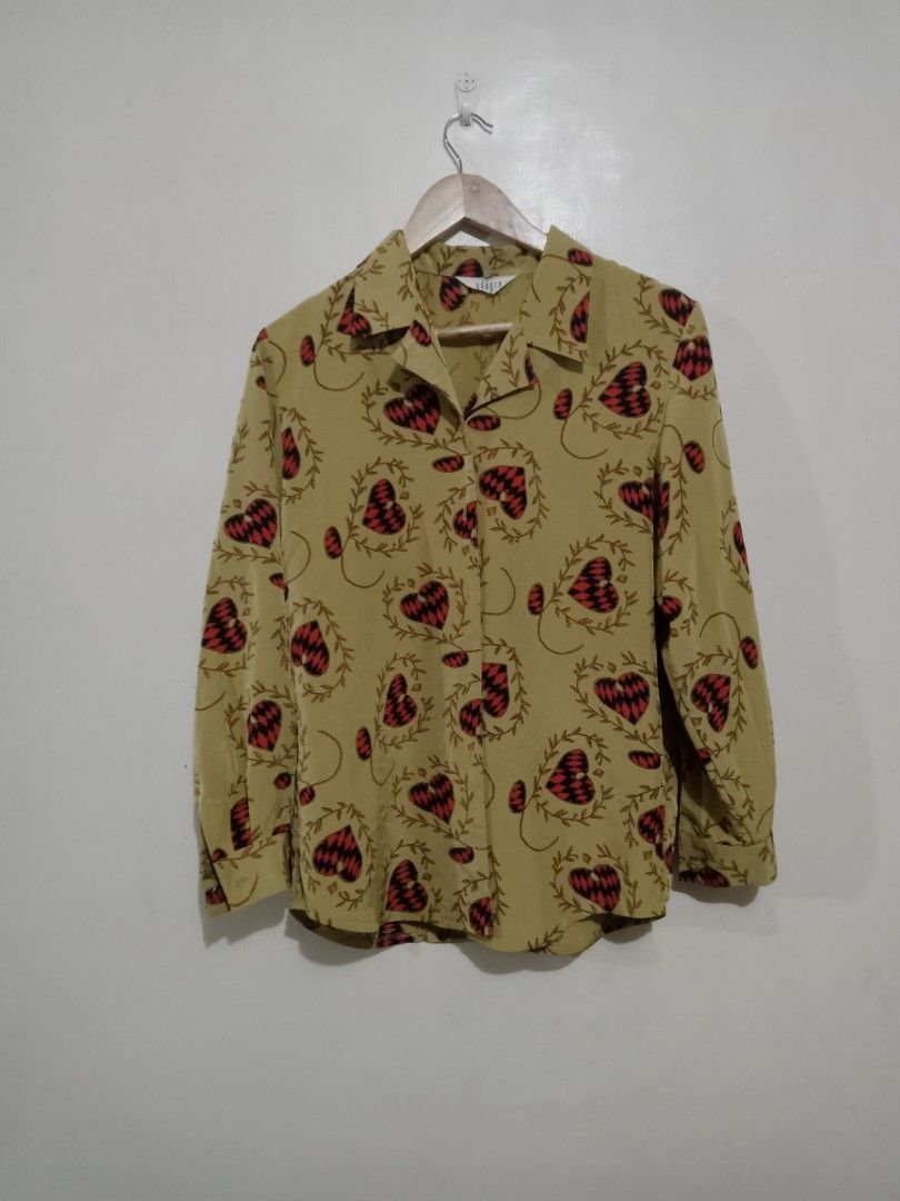 Vintage Style Long Sleeved Top (Category: Longsleeves) located in Quezon City. Submitted by help_ahoarder (Listing ID 1234234044, Image 3). Description: Dimensions to follow or dm me..