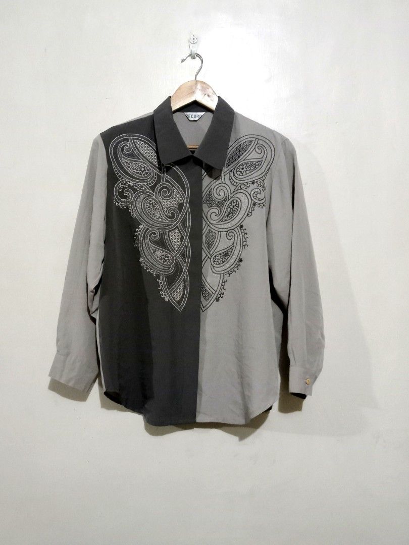 VINTAGE Style Long Sleeves Top (Category: Longsleeves) located in Quezon City. Submitted by help_ahoarder (Listing ID 1234234366, Image 1). Description: Dimensions to follow or DM me..