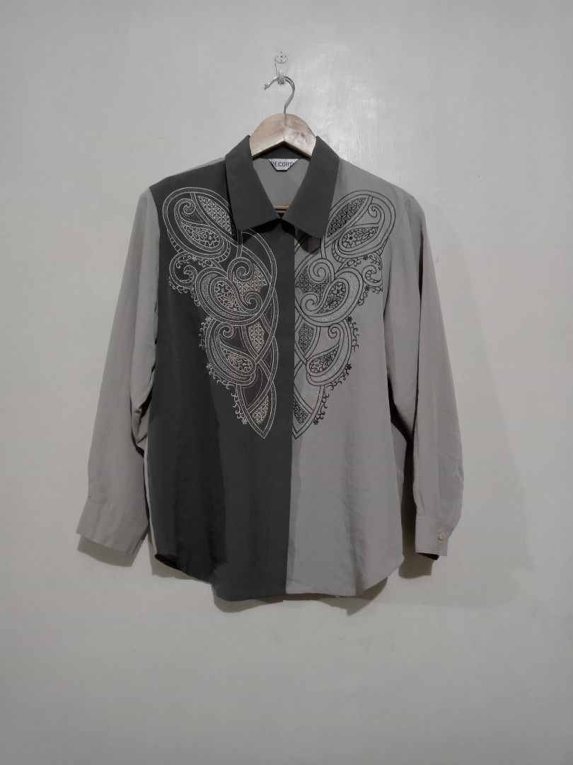 VINTAGE Style Long Sleeves Top (Category: Longsleeves) located in Quezon City. Submitted by help_ahoarder (Listing ID 1234234366, Image 2). Description: Dimensions to follow or DM me..