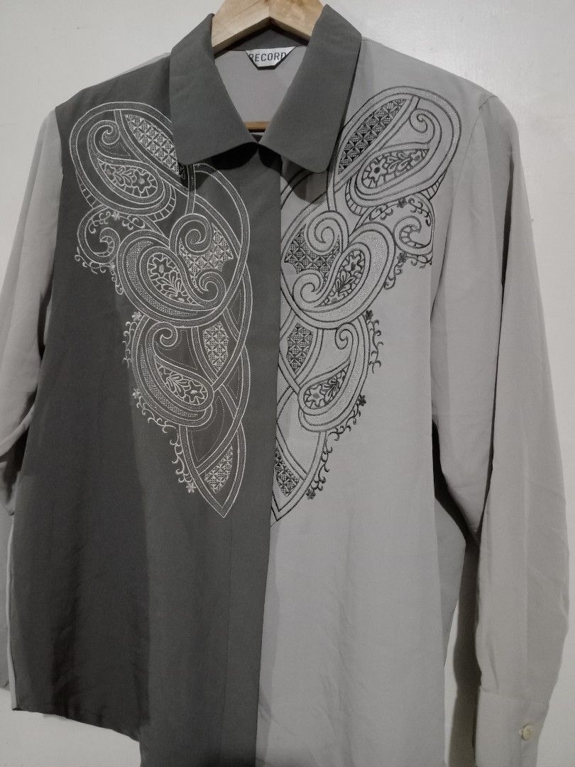 VINTAGE Style Long Sleeves Top (Category: Longsleeves) located in Quezon City. Submitted by help_ahoarder (Listing ID 1234234366, Image 3). Description: Dimensions to follow or DM me..