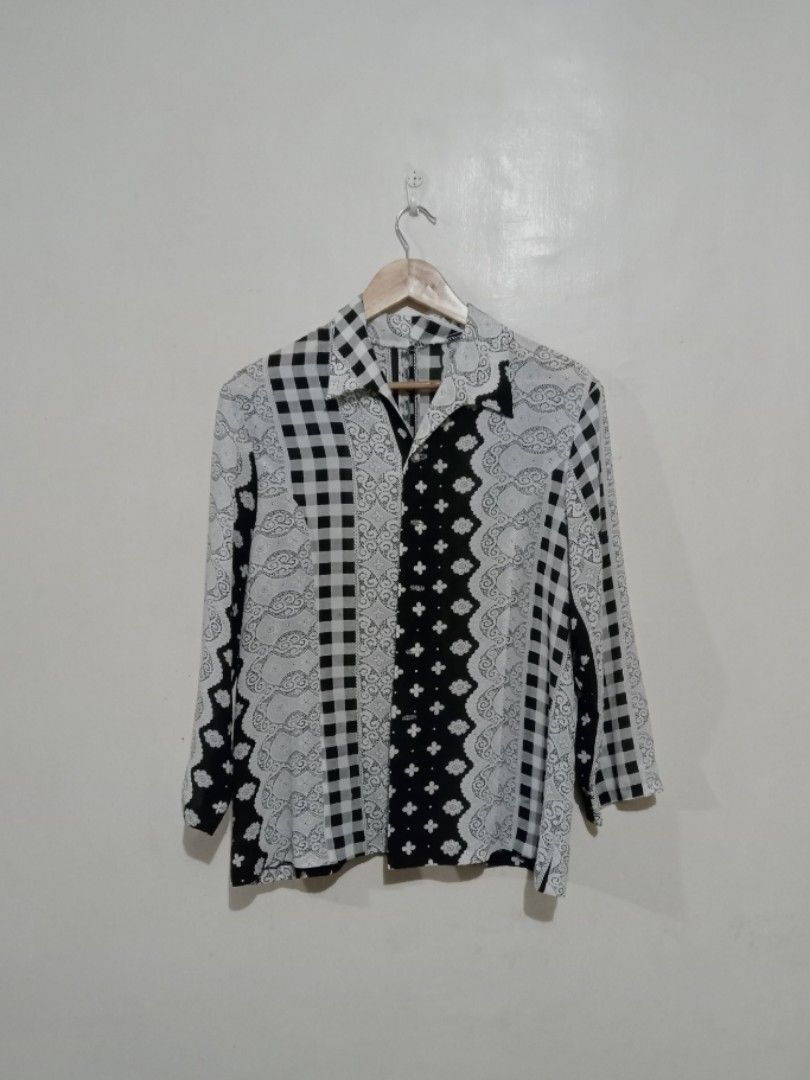 VINTAGE Style Long Sleeves Top (Category: Longsleeves) located in Quezon City. Submitted by help_ahoarder (Listing ID 1234234755, Image 2). Description: Measurements to follow or DM me 🌸.