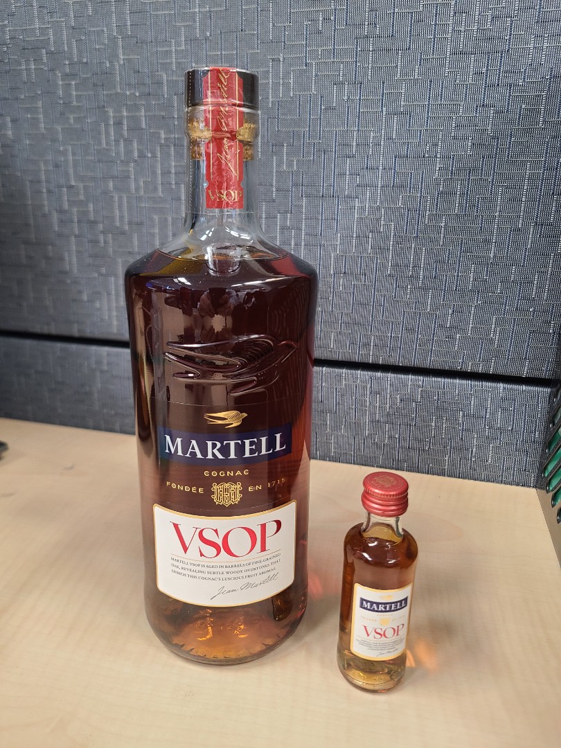 VSOP Martell (送30ml 小酒辦), 嘢食& 嘢飲, 酒精飲料- Carousell
