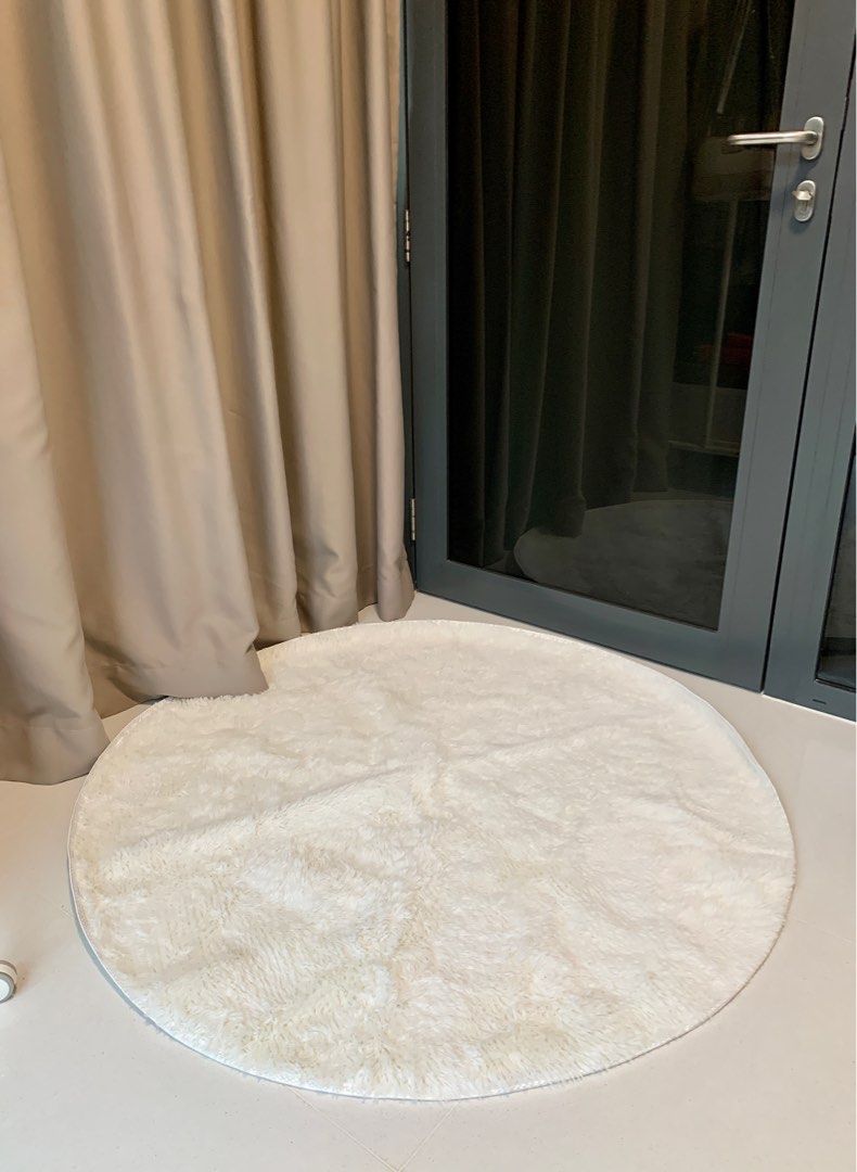 White round carpet (120cm), Furniture & Home Living, Home Decor