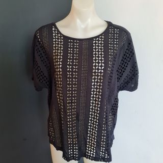 Women's size 16 'EMERSON' Gorgeous black broderie cotton top - EUC