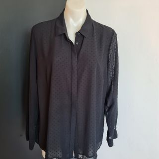 Women's size 18 'TARGET' Gorgeous black concealed button shirt - EUC