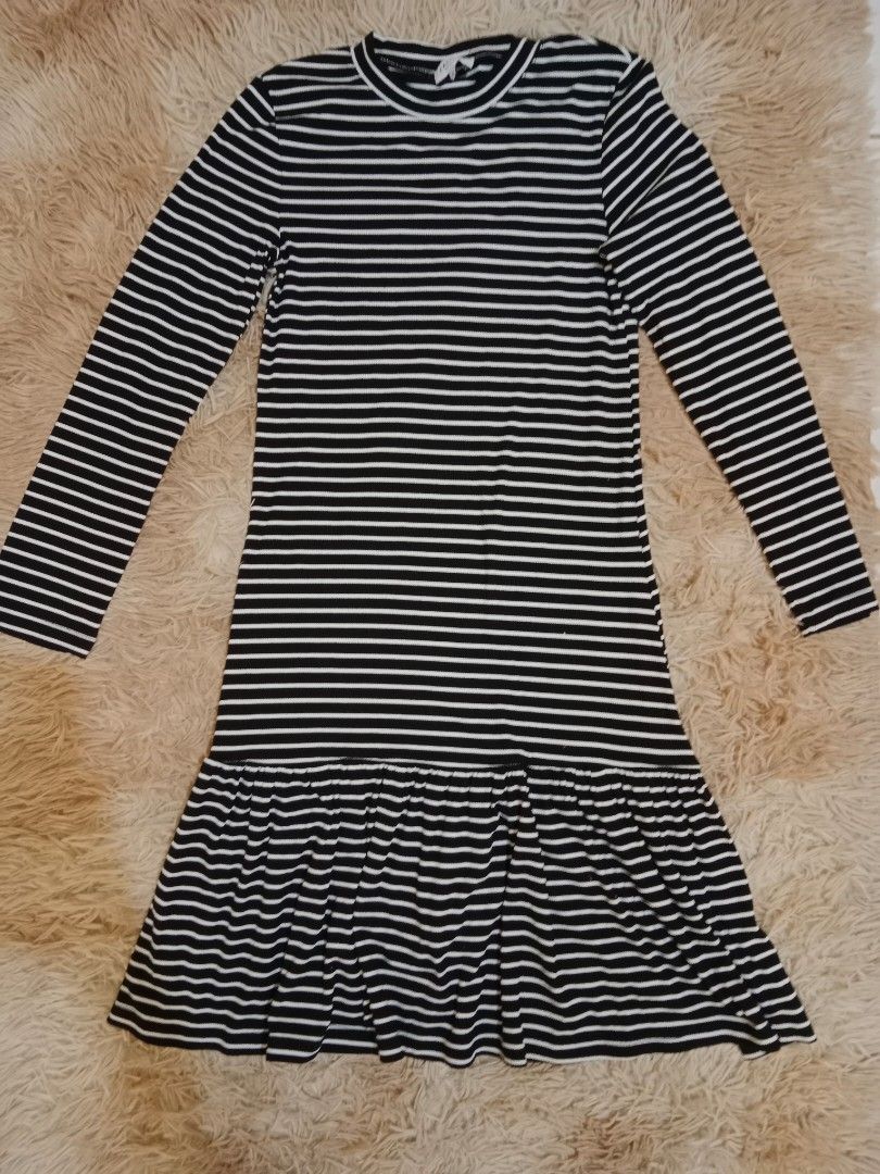 Zalora Black Dress (Category: Dresses) located in San Fernando. Submitted by clean.up.project (Listing ID 1234196493, Image 3). Description: used twice only!! stretchy fabric medium on tag.