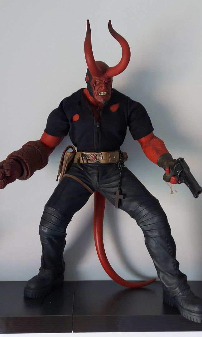 2004 Mezco 1/4 18 inch Hellboy, Hobbies & Toys, Toys & Games on 