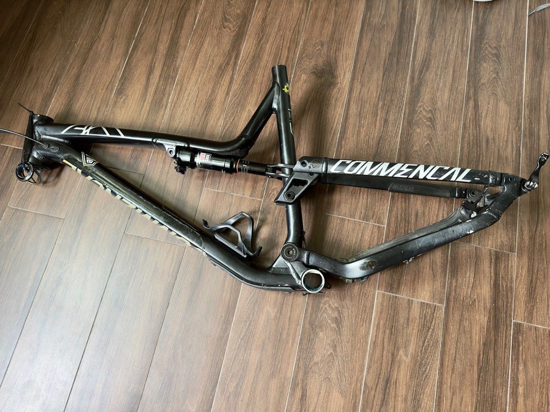 2017 Commencal Meta V4.2 650B L frameset Sports Equipment