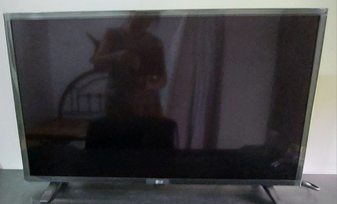 32 inch LG (Category: TV) located in Paranaque City. Submitted by luc522 (Listing ID 1234263251, Image 1). Description: no issues, no defect, i just bought a bigger one. bought for 15k.