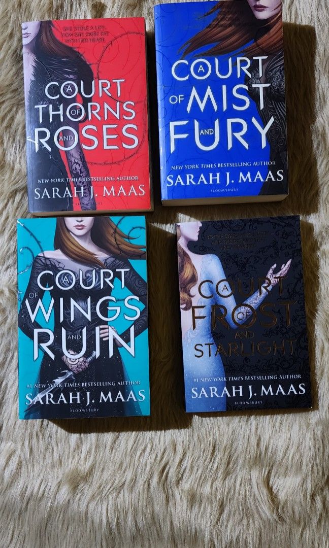 A Court of Thorns and Roses Series: A Court of Thorns and Roses (Book 1