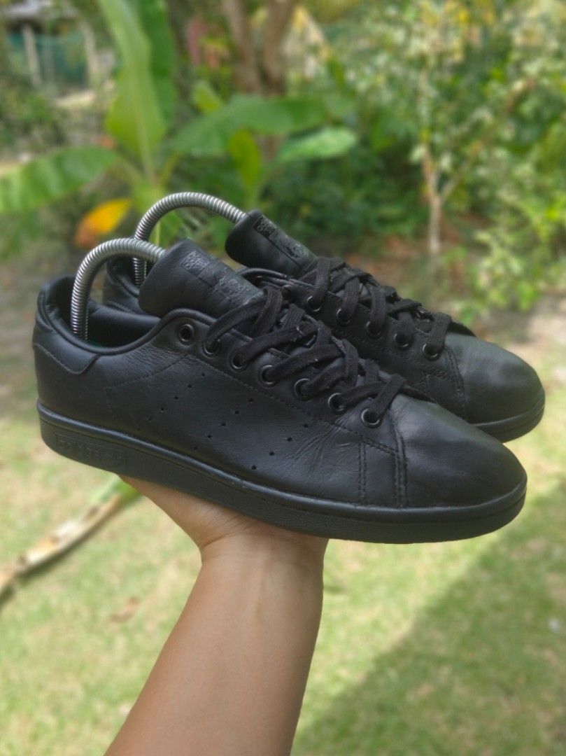 Stan smith deals triple black