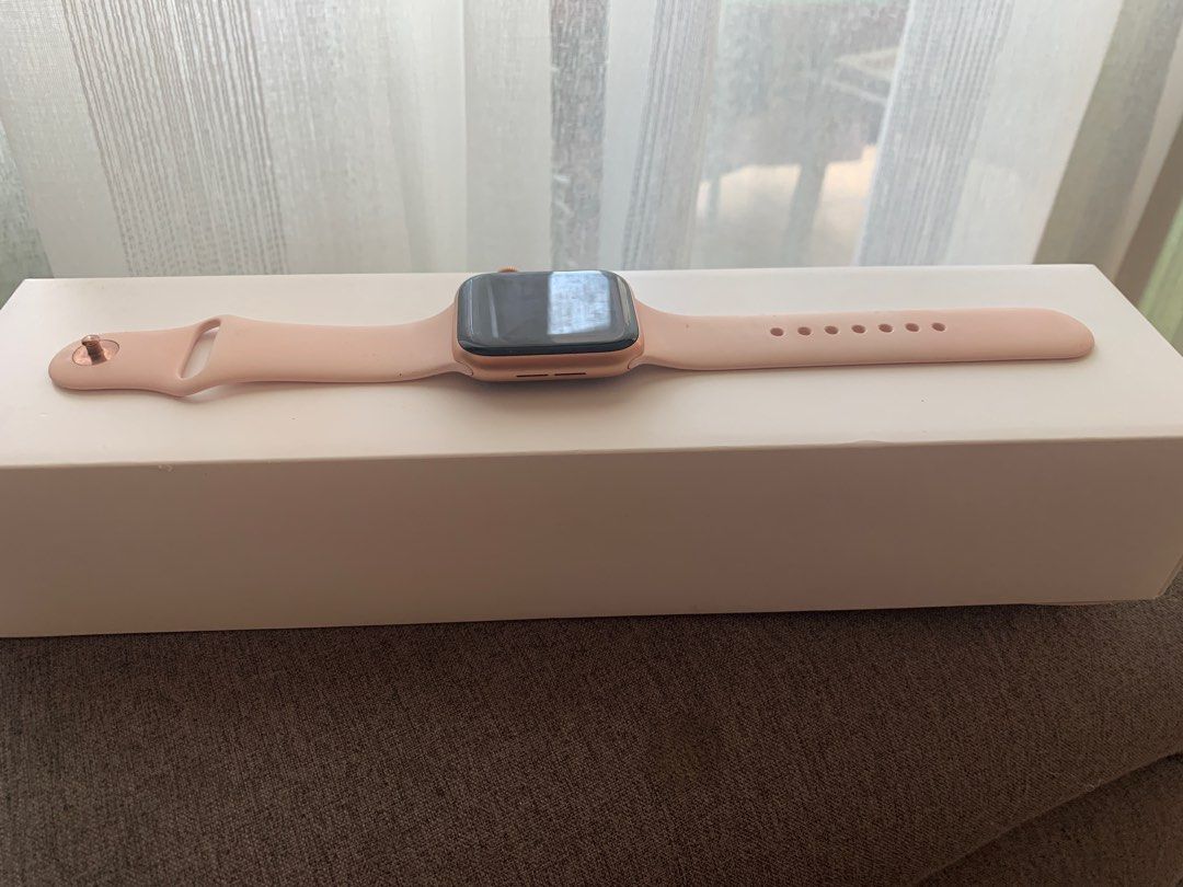 Apple Watch S5 44mm Gold Aluminium Case with Pink Sport Band