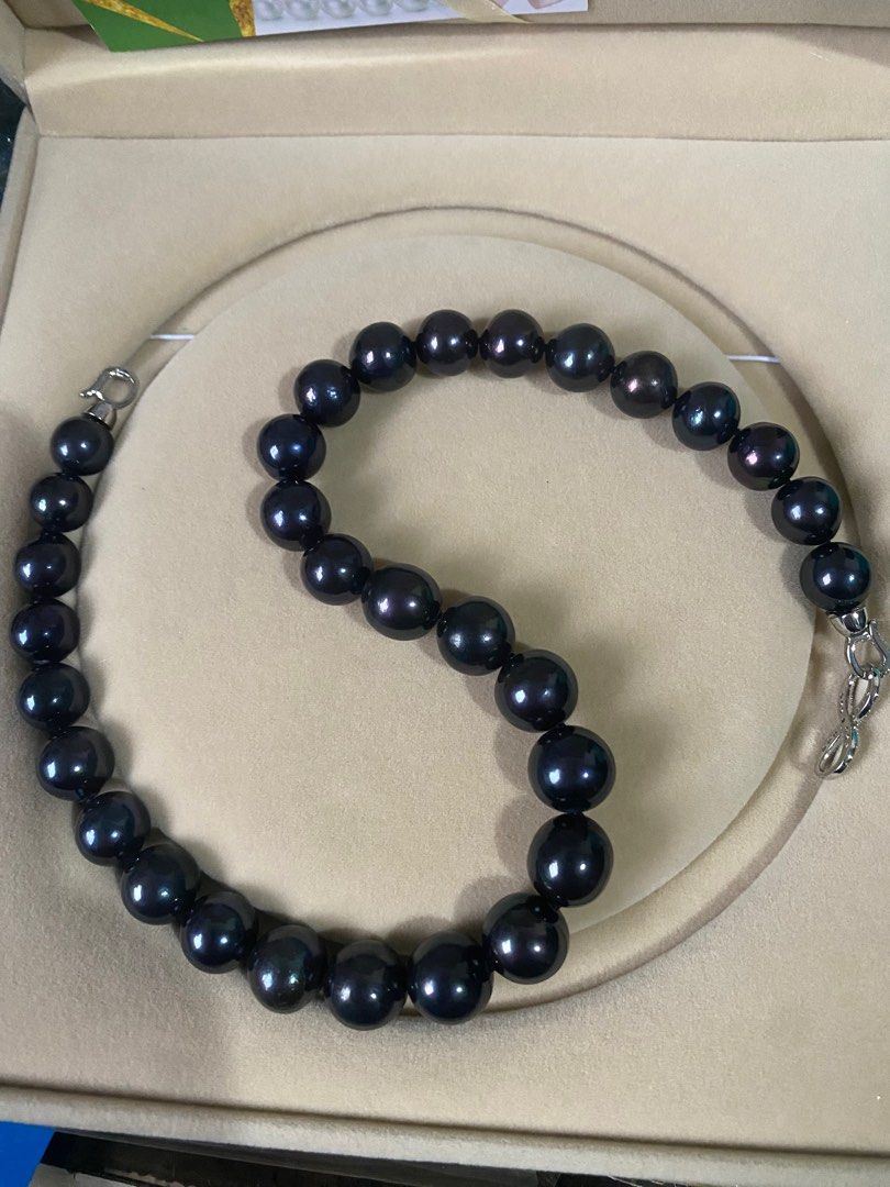 Authentic Pearls chocker necklace 11.5mm- 14mm (Category: Necklaces) located in General Santos City (Dadiangas). Submitted by prelovedpickers (Listing ID 1234442089, Image 2). Description: Selling Authentic Black Pearl 11.5 to 14mm graduated chocker Used once. very nice luster round shape..