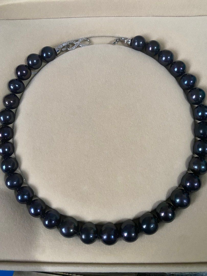 Authentic Pearls chocker necklace 11.5mm- 14mm (Category: Necklaces) located in General Santos City (Dadiangas). Submitted by prelovedpickers (Listing ID 1234442089, Image 3). Description: Selling Authentic Black Pearl 11.5 to 14mm graduated chocker Used once. very nice luster round shape..
