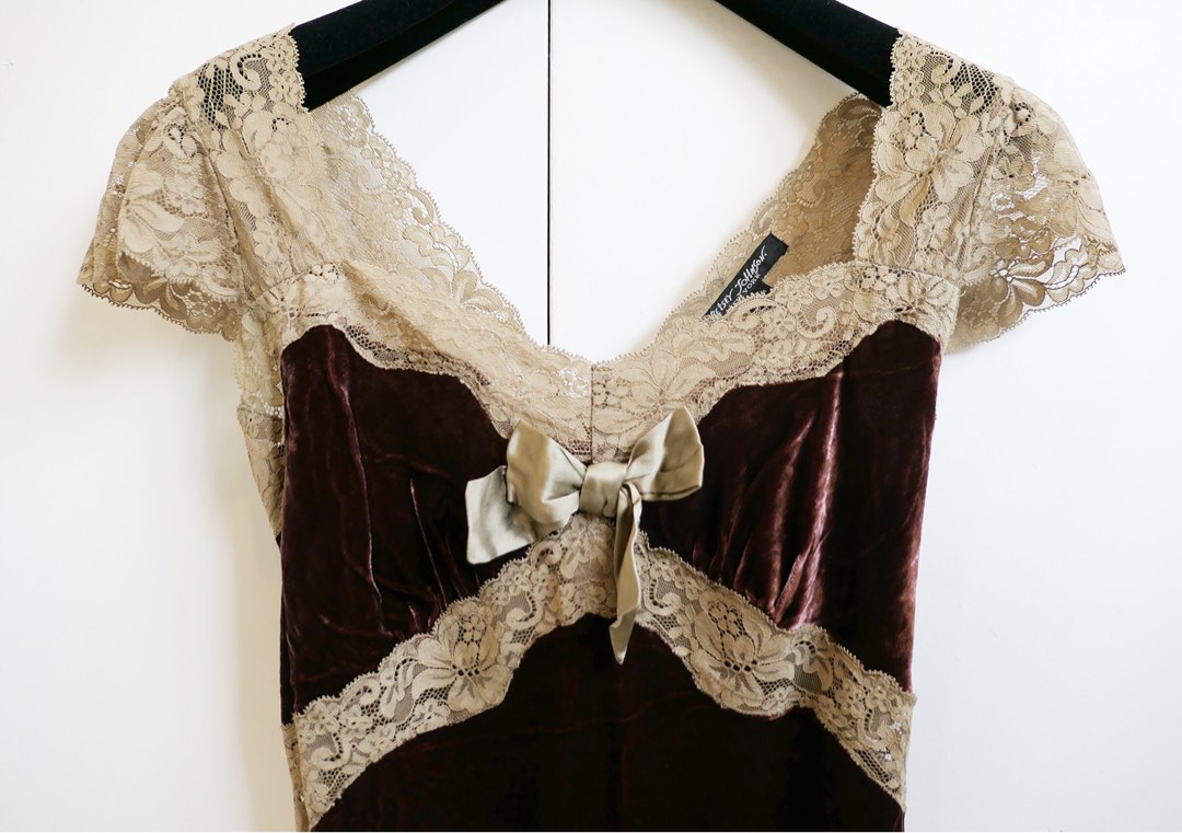 Authentic Rare BETSEY JOHNSON Lace Velvet Dress Women s Fashion