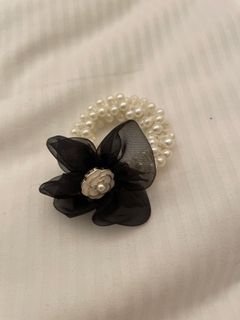 Chanel Rhinestone Cc Jaw Hair Clip, Never Worn in Black