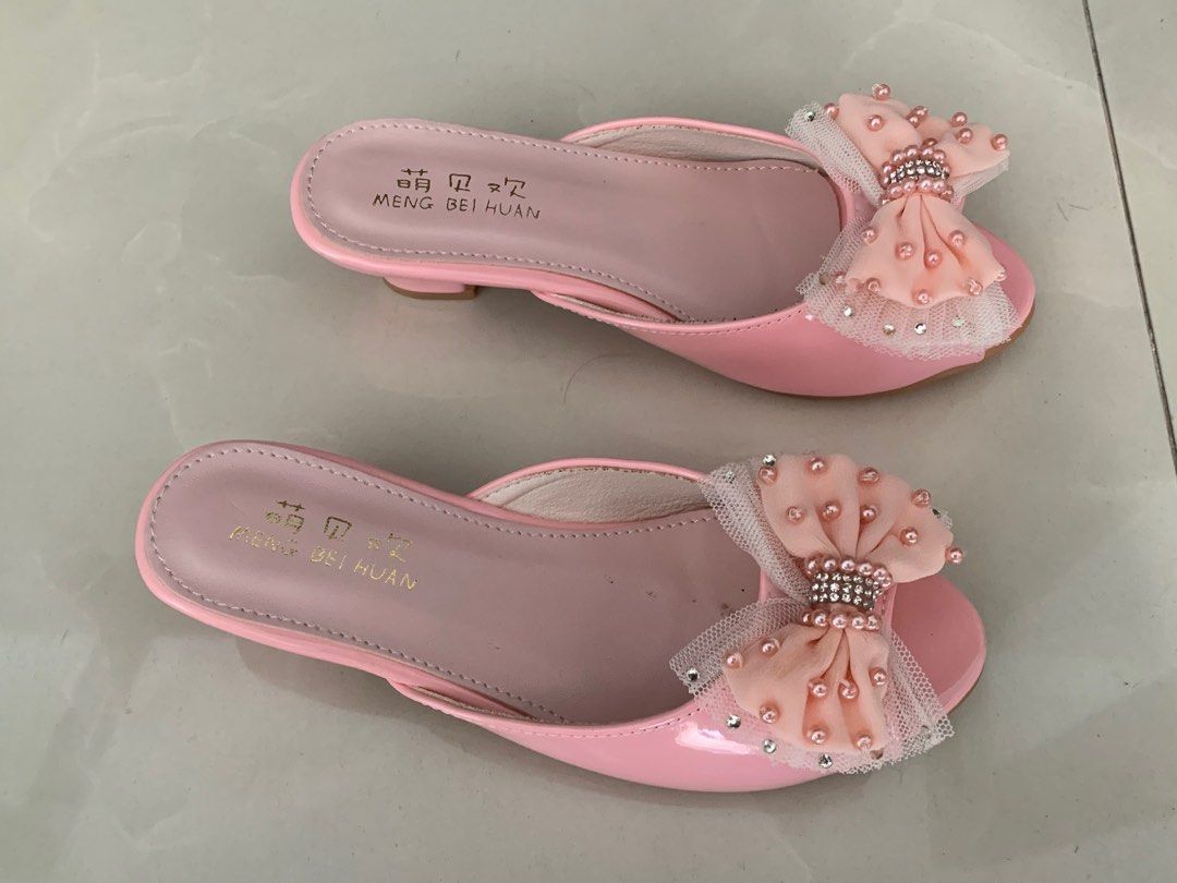 Girls outlet pink shoes