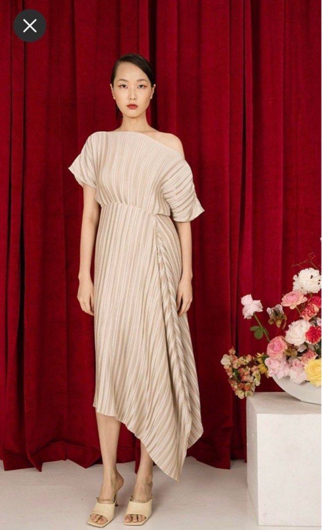 claude pleated dress CODE OCL01 - ULA PLEATS DRESS ( Official claude)