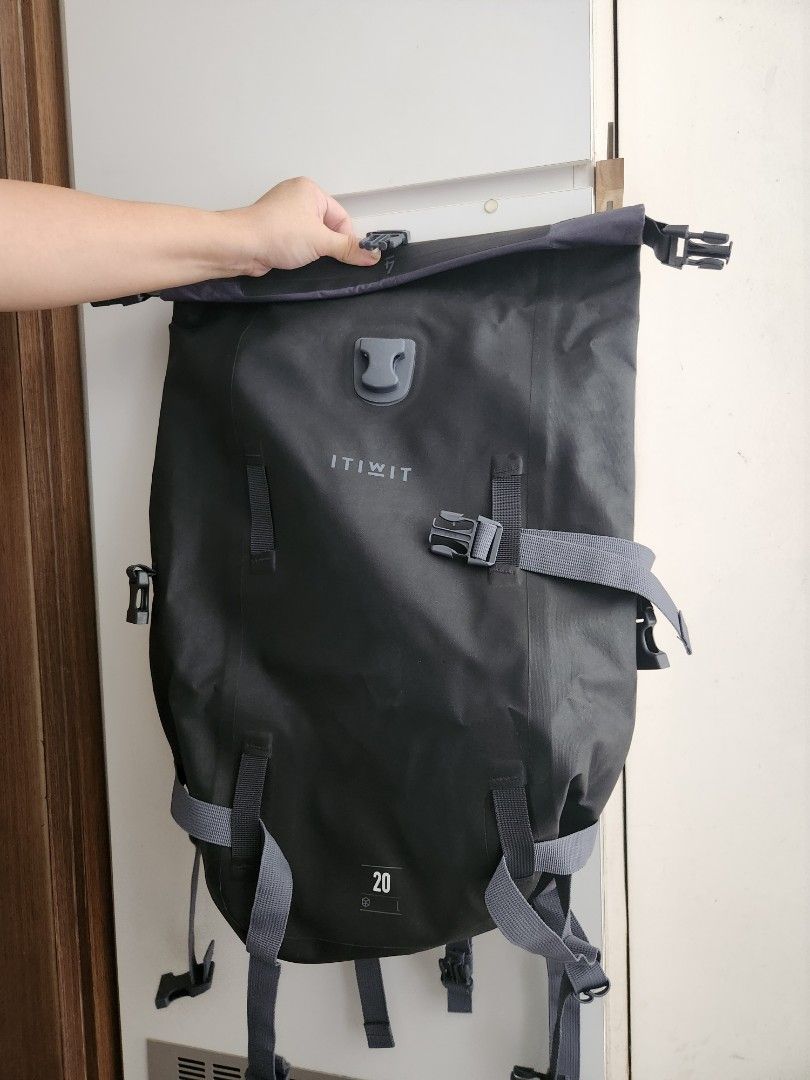 Decathlon sac online etanche 20l