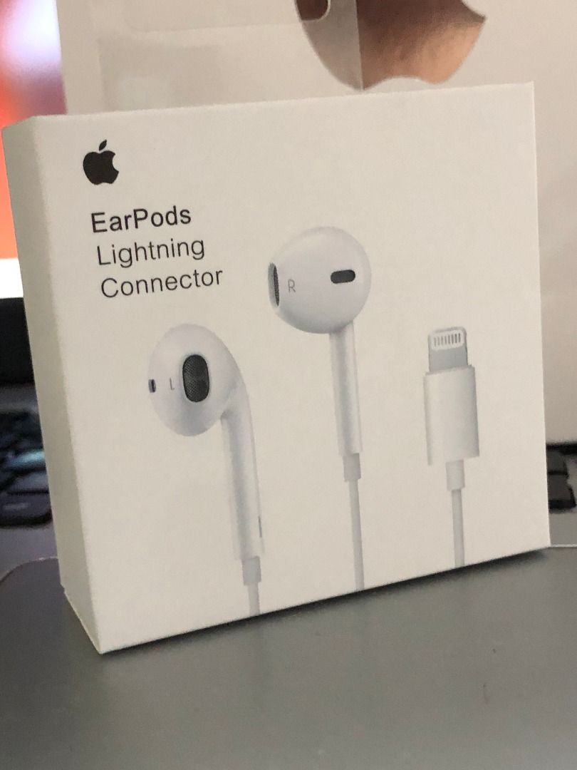 EarPods Lightning Connector, Audio, Headphones & Headsets on Carousell