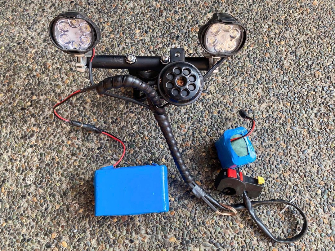 EKS Scooter Headlight & Horn + additional 12v 10ah batteries + kiddie