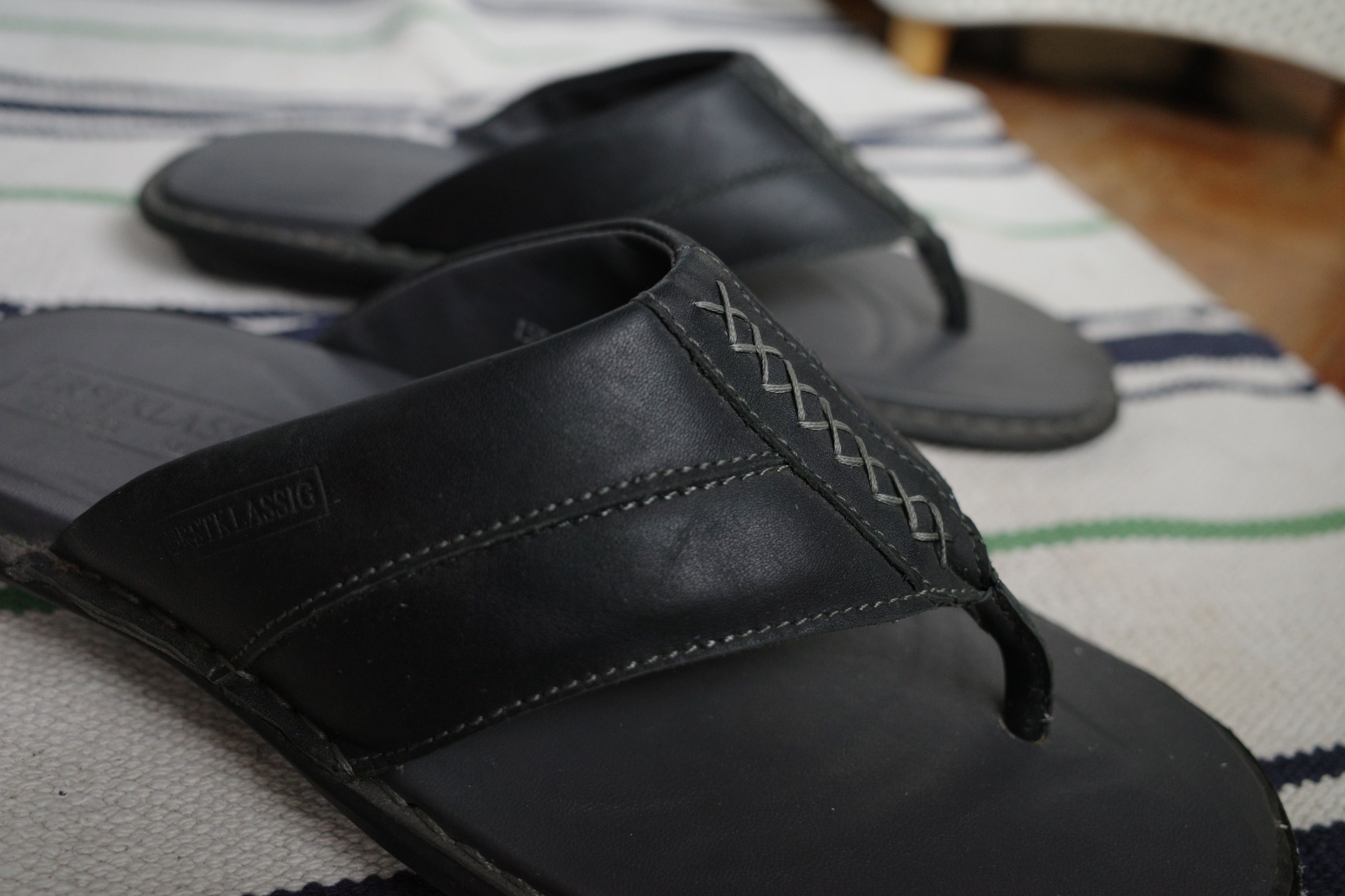 Men's black outlet leather flip flops