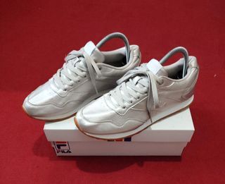FILA silver sneakers original *free ongkir Jabodetabek,Bandung