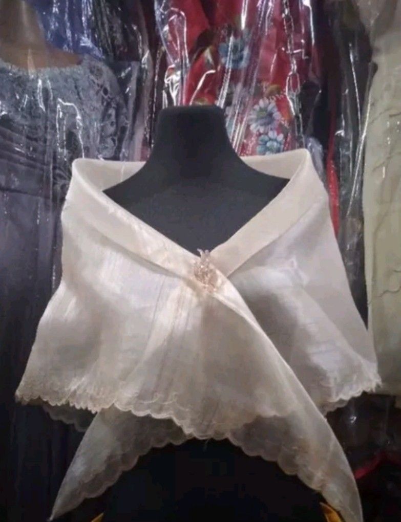 Filipiniana alampay with brooch on Carousell