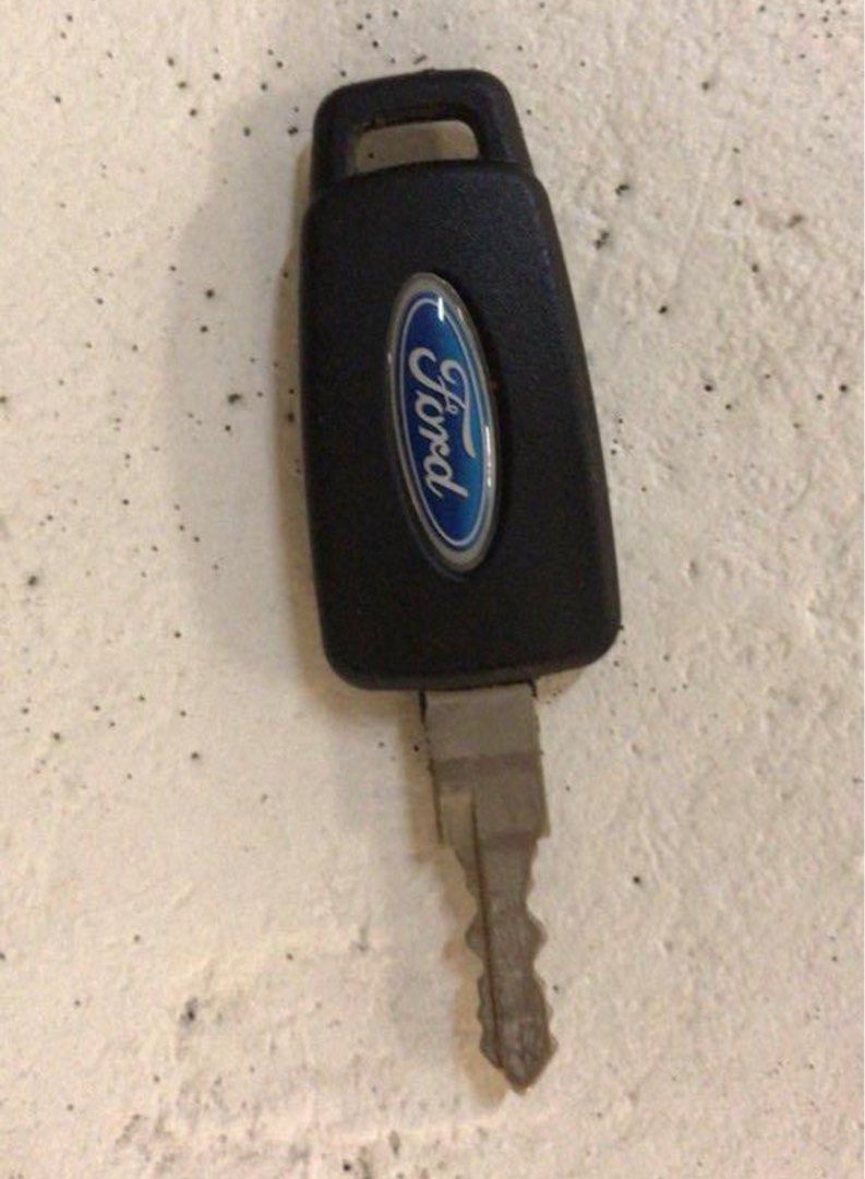 Ford Ranger Toy remote control car (Category: Remote Control Toys) located in Las Pinas. Submitted by chief18 (Listing ID 1234434804, Image 2). Description: Selling because not in use anymore. Comes with starter key & charger. No more remote control. Can nego..