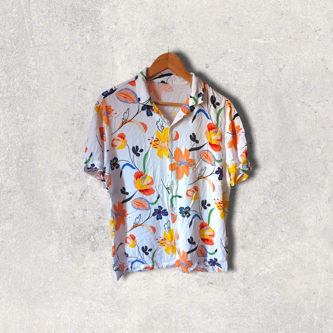 Forever 21 polo (Category: Shirts) located in Taguig. Submitted by dropthatstuffph (Listing ID 1234322431, Image 2). Description: Size: Medium cut tag.