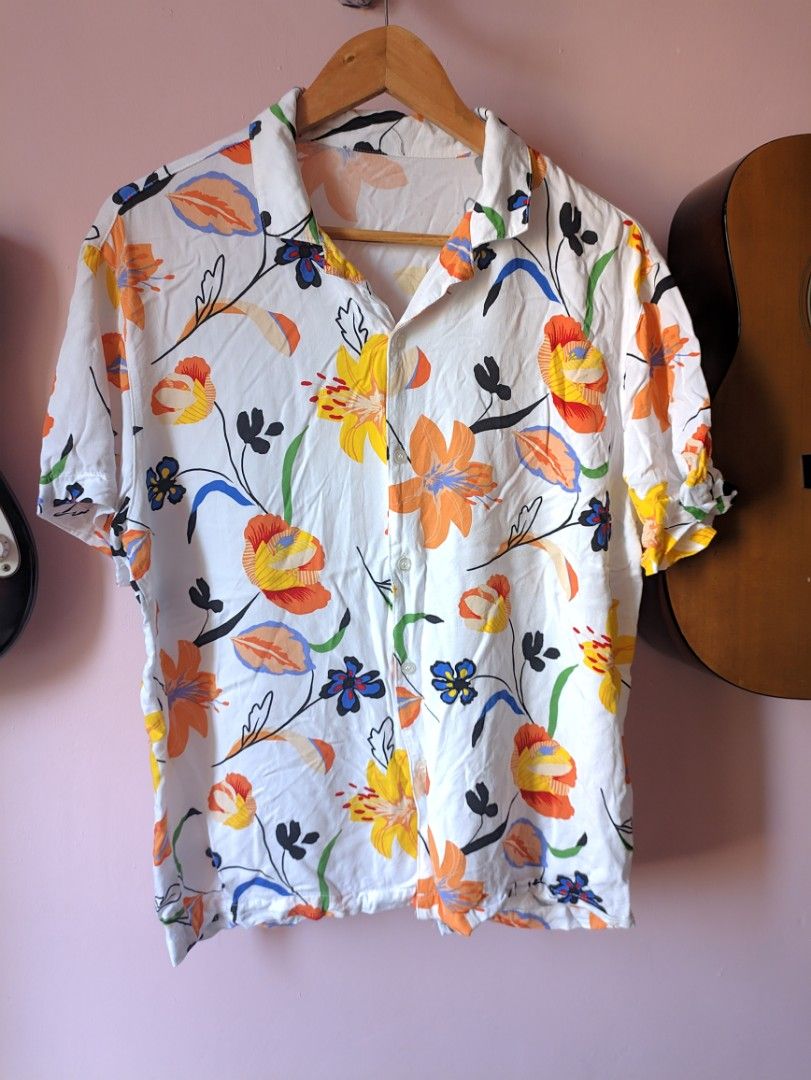 Forever 21 polo (Category: Shirts) located in Taguig. Submitted by dropthatstuffph (Listing ID 1234322431, Image 3). Description: Size: Medium cut tag.