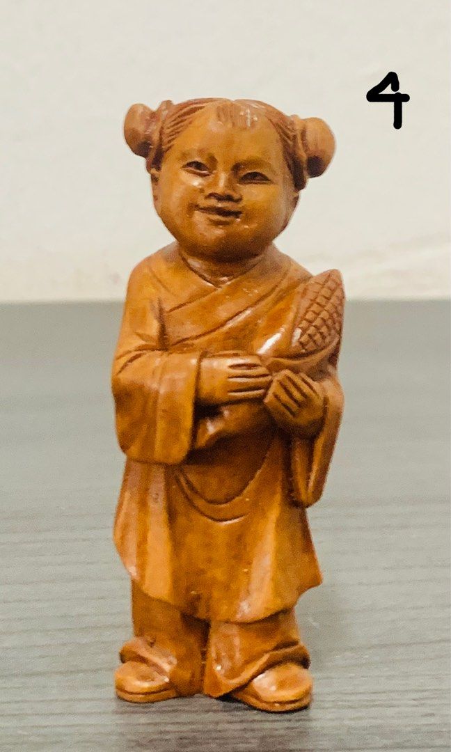 Hand Crafted Wood Statue . 手工木雕。 Vintage collectable. 古玩。 工艺品。 家具摆丝Home