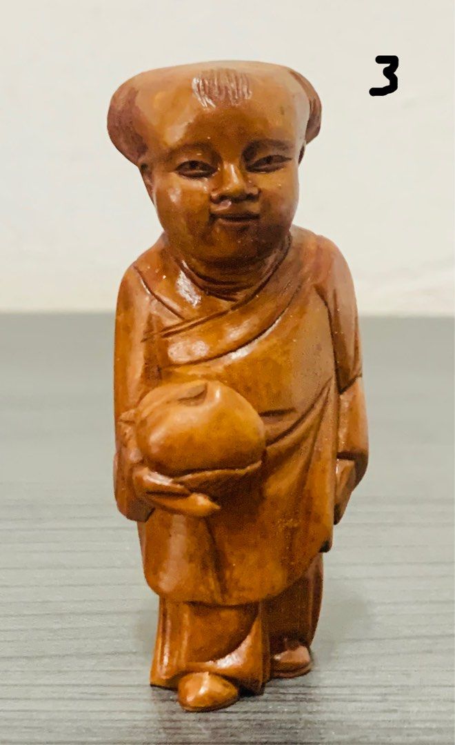 Hand Crafted Wood Statue . 手工木雕。 Vintage collectable. 古玩。 工艺品。 家具摆丝Home