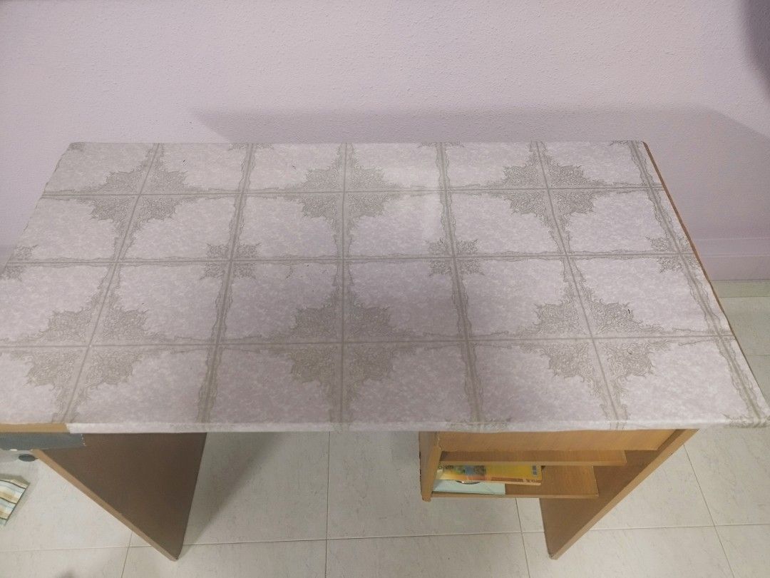 Table (Category: Tables & Sets) located in Singapore. Submitted by karthighakaif (Listing ID 1234396483, Image 2). Description: can remove the coversheet. Stapled with coversheet.