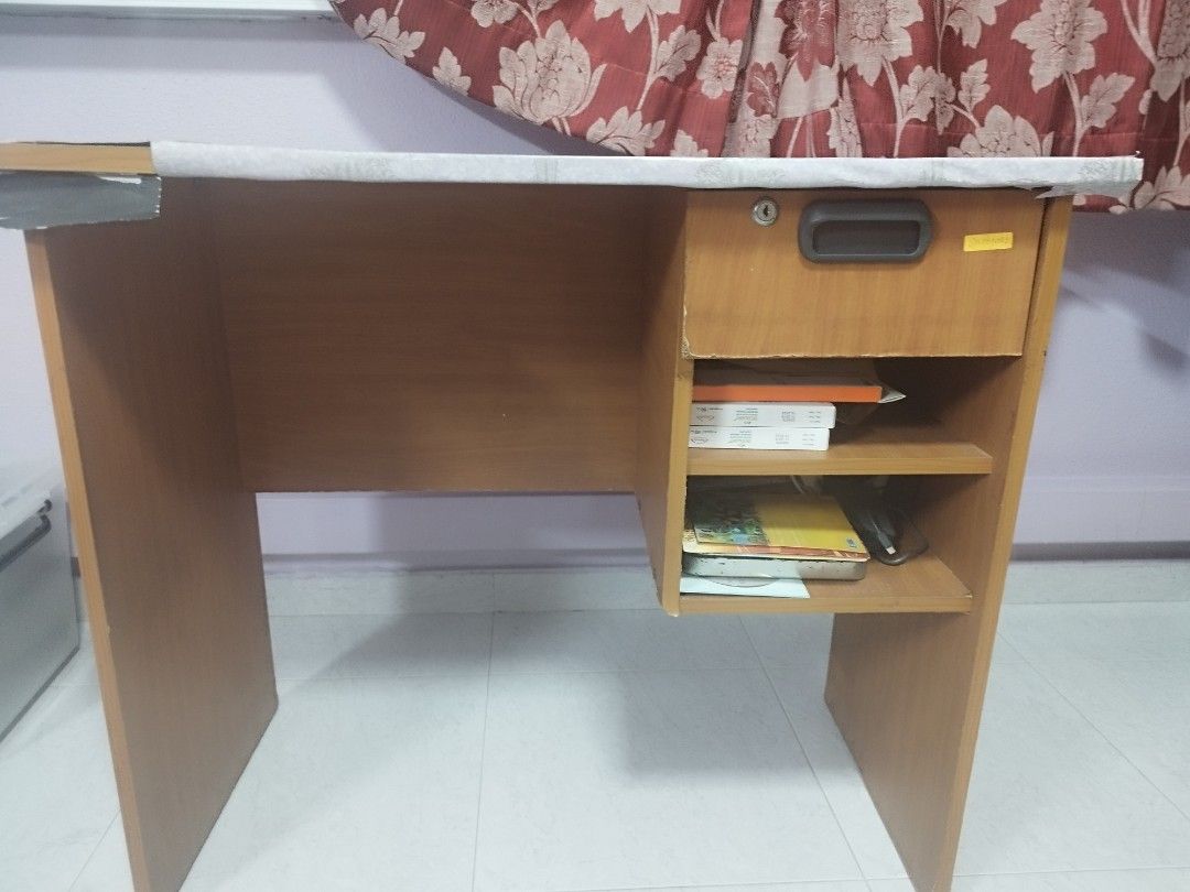 Table (Category: Tables & Sets) located in Singapore. Submitted by karthighakaif (Listing ID 1234396483, Image 1). Description: can remove the coversheet. Stapled with coversheet.