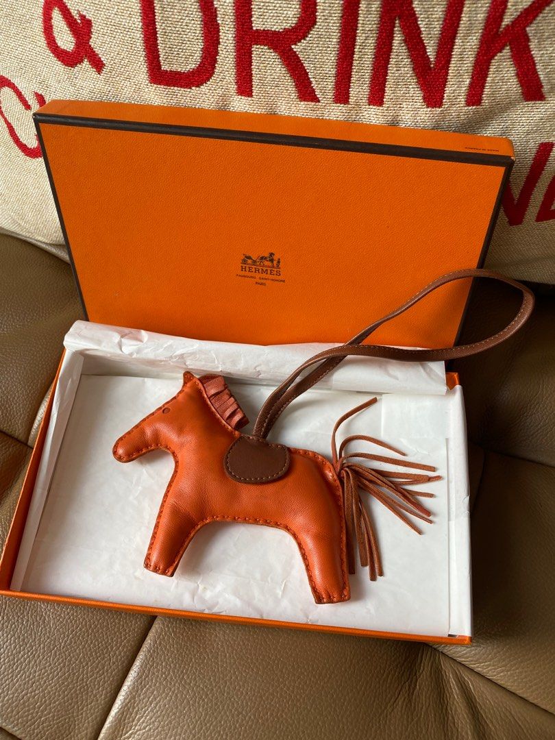 Hermes preloved Rodeo size MM, Luxury, Accessories on Carousell