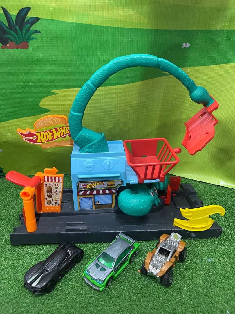 HOTWHEELS CITY SCORPION PLAYSET WITH 3 HOTWHEELS Hobbies Toys