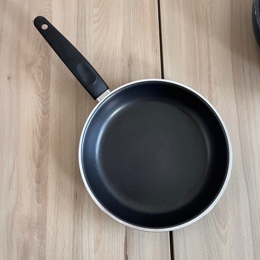 IKEA Frying Pan ( 24cm diameter), Furniture & Home Living, Kitchenware