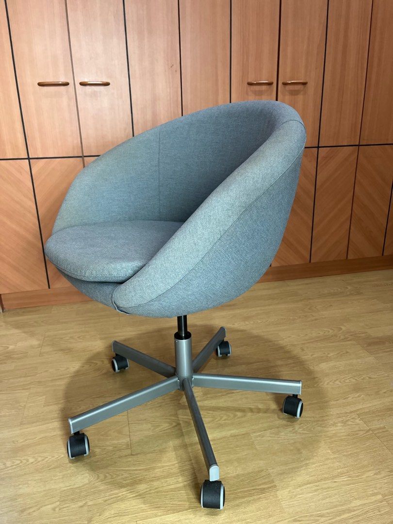 Skruvsta clearance swivel chair