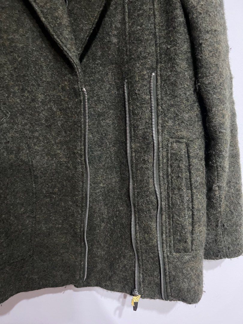 Jacket (Category: Coats, Jackets and Outerwear) located in Singapore. Submitted by mellymollyxx (Listing ID 1234370005, Image 3). Description: Keeps warm for temp 0-4 degrees Worn for one trip to Korea Sent for dry clean (can see the tag at the bottom of the jacket) Bought for >$100.
