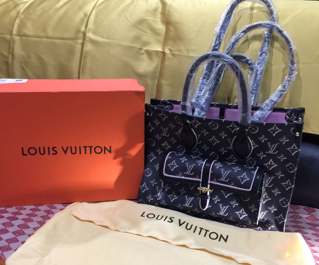 Louis Vuitton Monogram Fall for You LV Neo Onthego mm Black