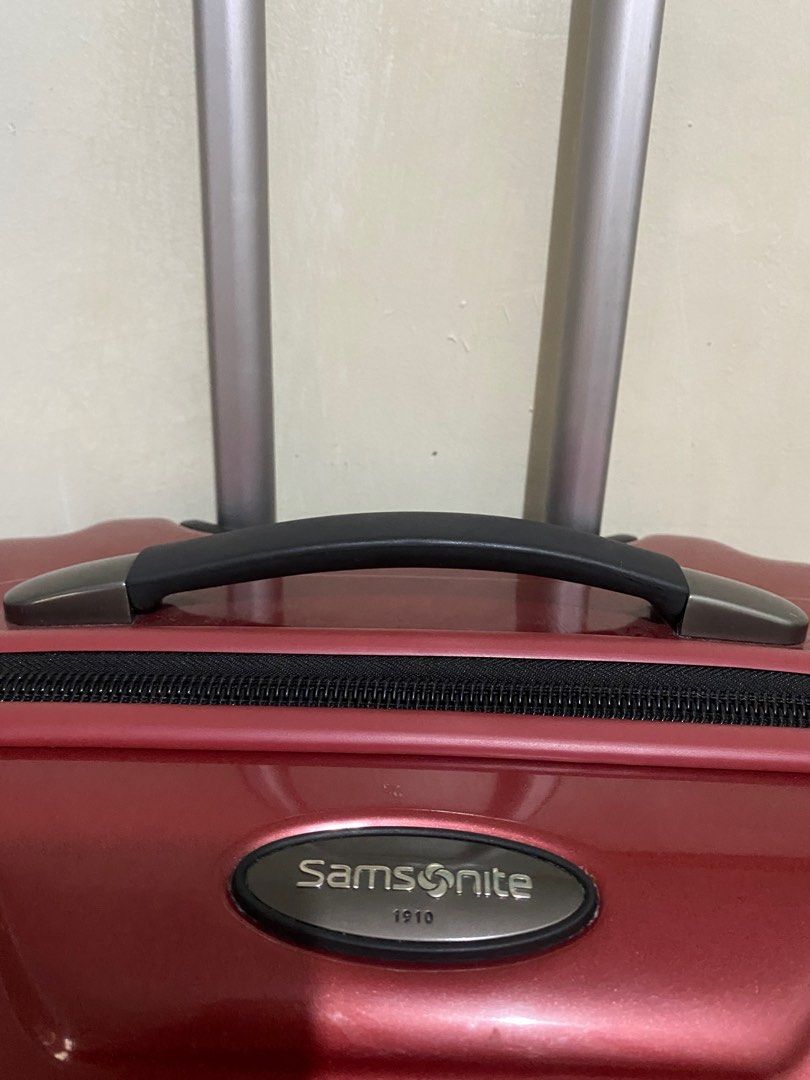 Luggage (Samsonite) brand with Key TSA approved and combination code on