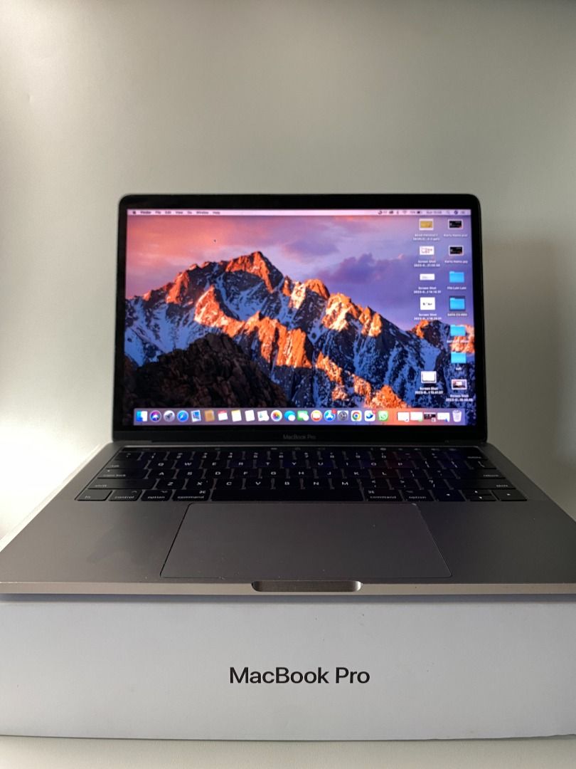 MacBook Pro 2017 Touchbar, 13 inch, SSD 256GB, 8GB RAM, Space Gray, Full  Set, Elektronik, Komputer, Laptop di Carousell