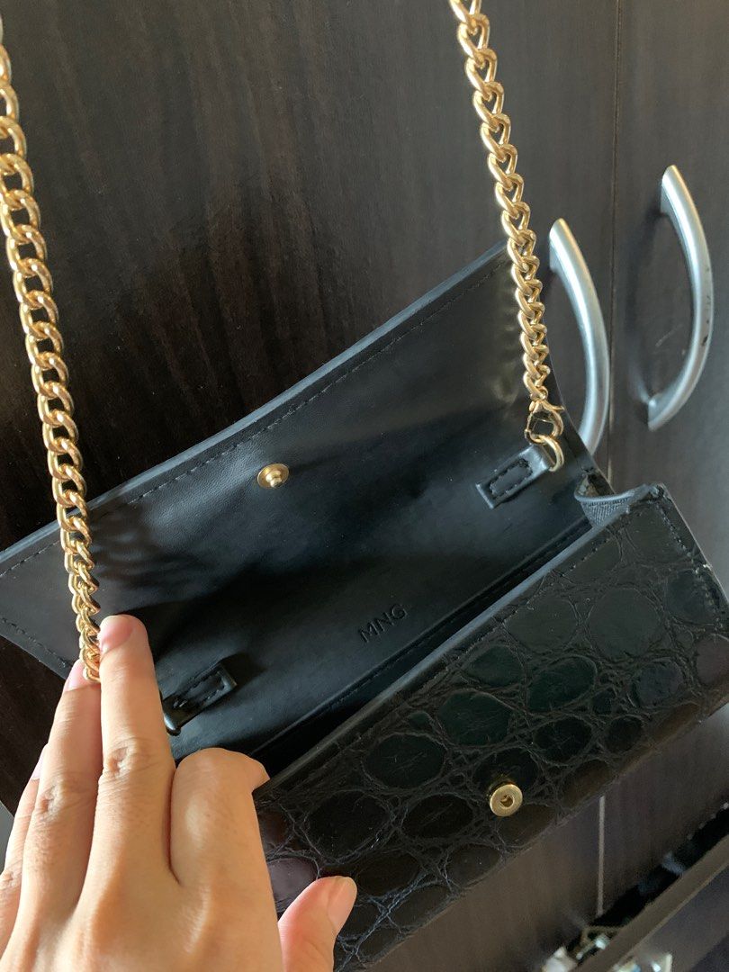 Mango Chain Bag (Category: Purses & Pouches) located in Pasay City. Submitted by rfdu22 (Listing ID 1234305458, Image 2). Description: Original price: 1,495 Bought last March at MOA RFS: decluterring.