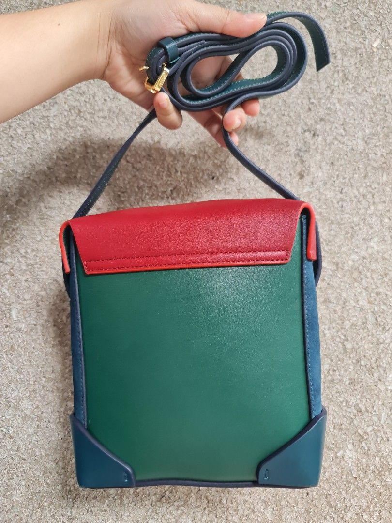 MANU atelier + free Manu bag (Category: Luxury Bags & Wallets) located in Butuan. Submitted by yangzzzverzosa (Listing ID 1234278130, Image 3). Description: vguc in s-m size free kisslock manu bag.