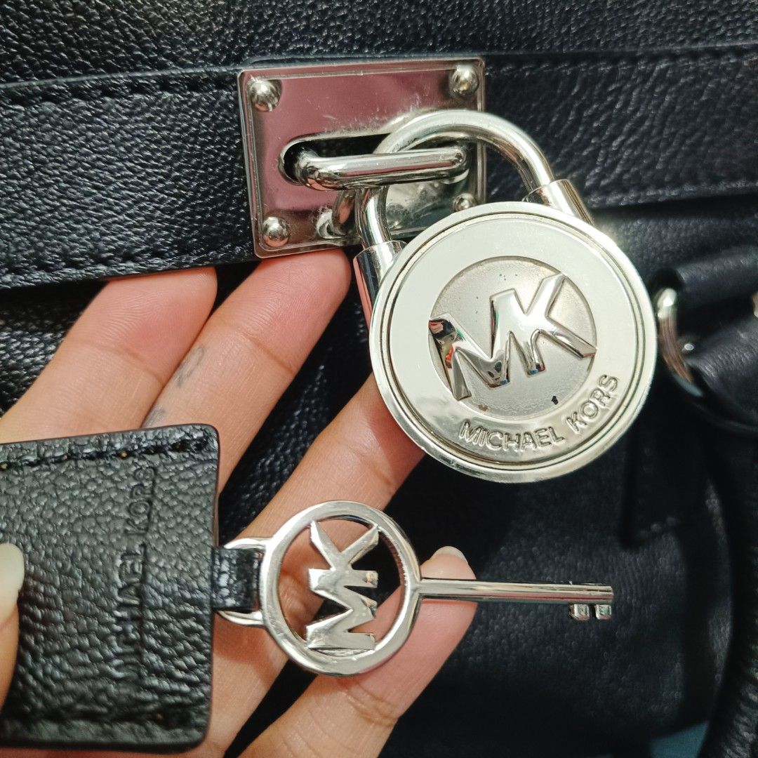 Michael Kors Hamilton in Small (Category: Luxury Bags & Wallets) located in Taguig. Submitted by Johanna.Luxe (Listing ID 1234368698, Image 2). Description: Original MK Hamilton Small in Black Soft leather Looks new rubber lining intact minimal scratch on the silver padlock.