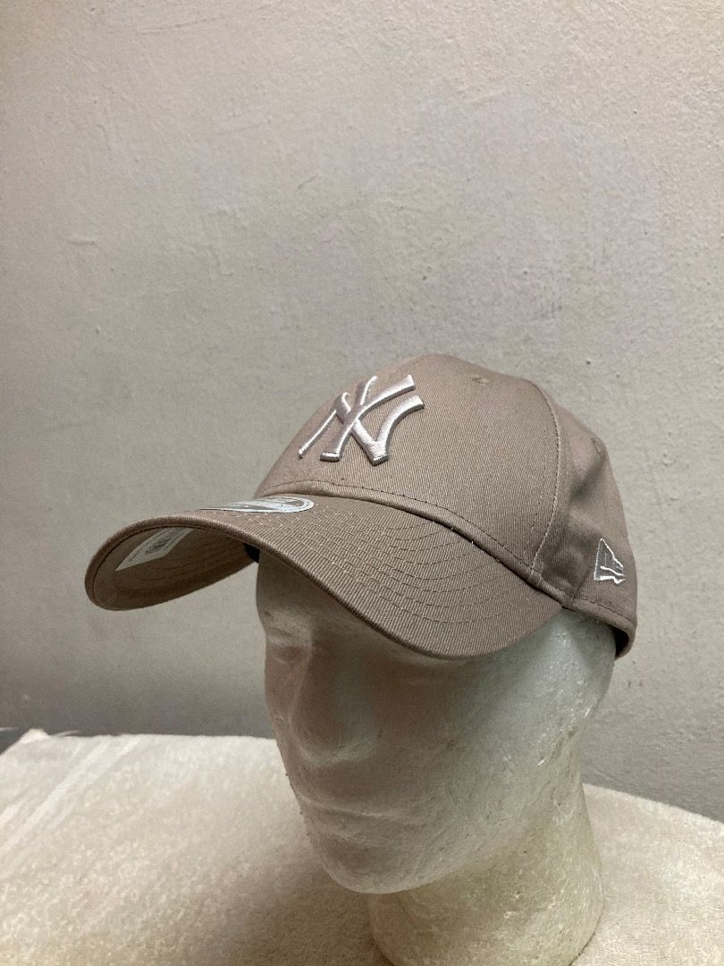 New Era 9Forty Silver NY Exclusive Cap