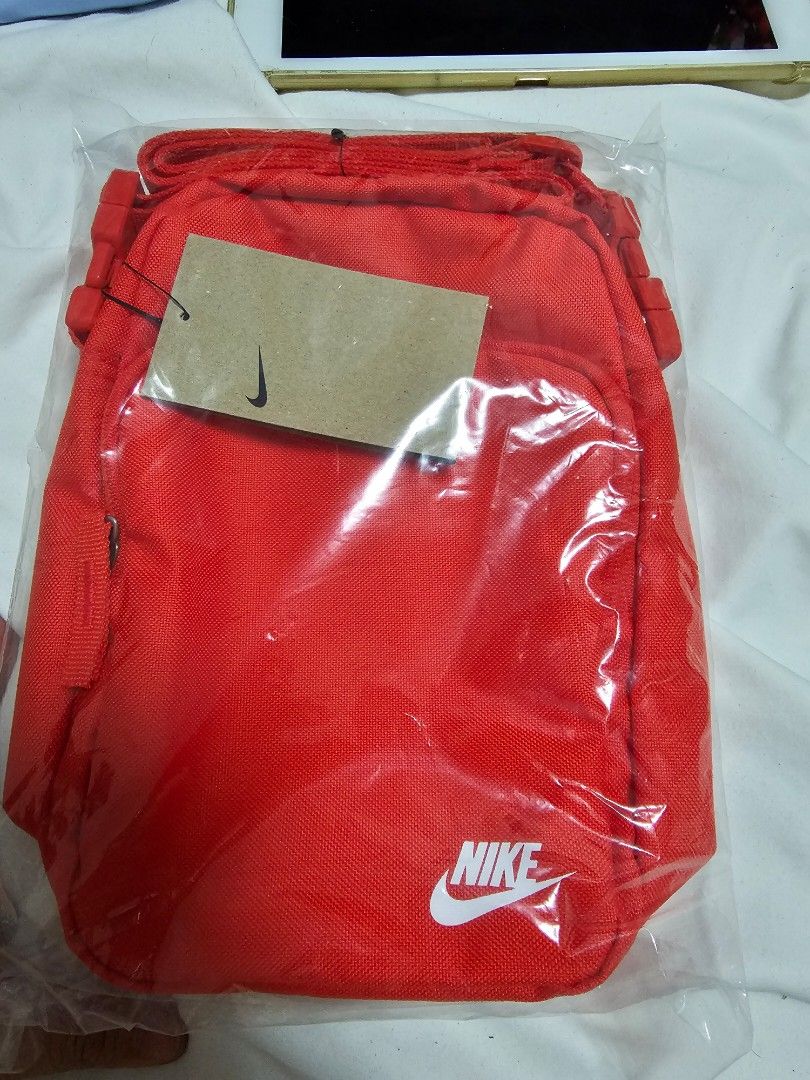Nike sling bag, Men's Fashion, Bags, Sling Bags on Carousell
