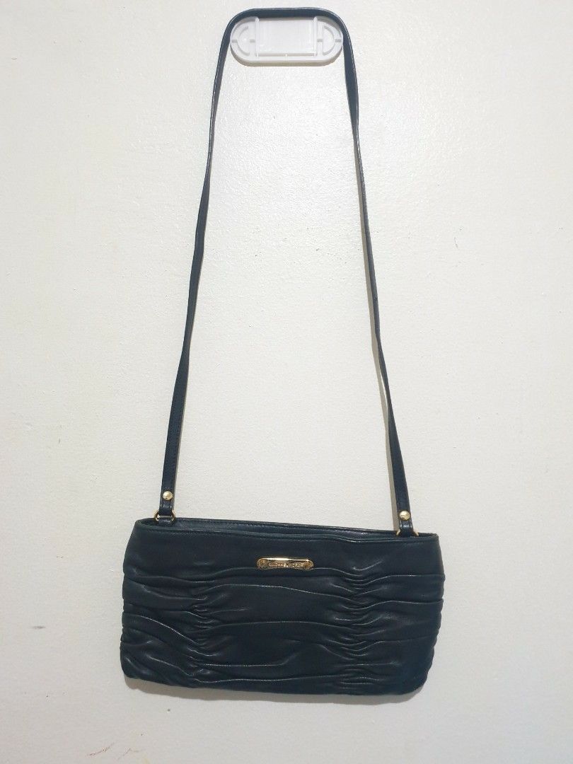Original MK Sling wallet (Category: Luxury Bags & Wallets) located in Cainta. Submitted by cathenriquez24 (Listing ID 1231617910, Image 2). Description: Original MK Sling wallet with card slots.