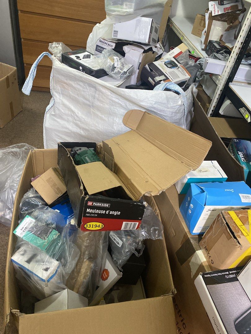 PALLET ITEMS CLEARANCE, TV & Home Appliances, Electrical, Adaptors